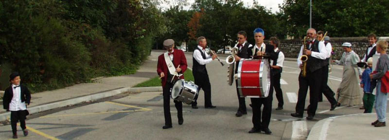 Parade2