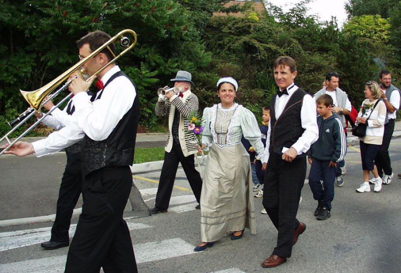 Parade3