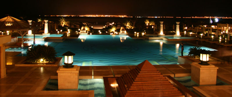 Piscine principale de nuit